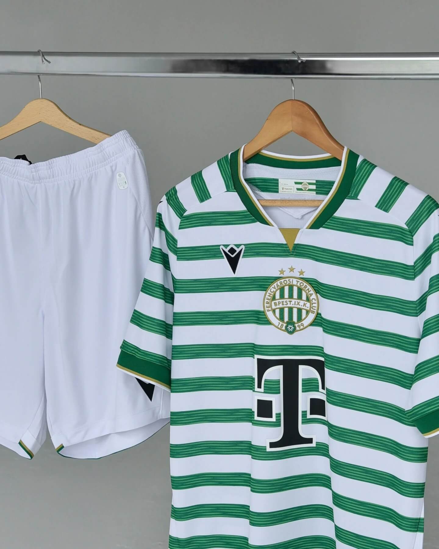 Camisa titular do Ferencvárosi TC 2025-2026 é lançada pela Macron