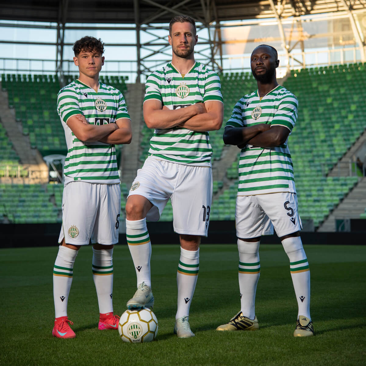Camisa titular do Ferencvárosi TC 2025-2026 é lançada pela Macron