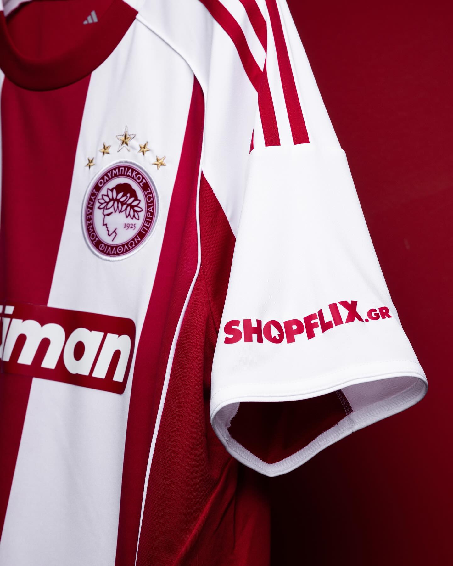 Camisa titular do Olympiacos 2025-2026 é revelada pela adidas