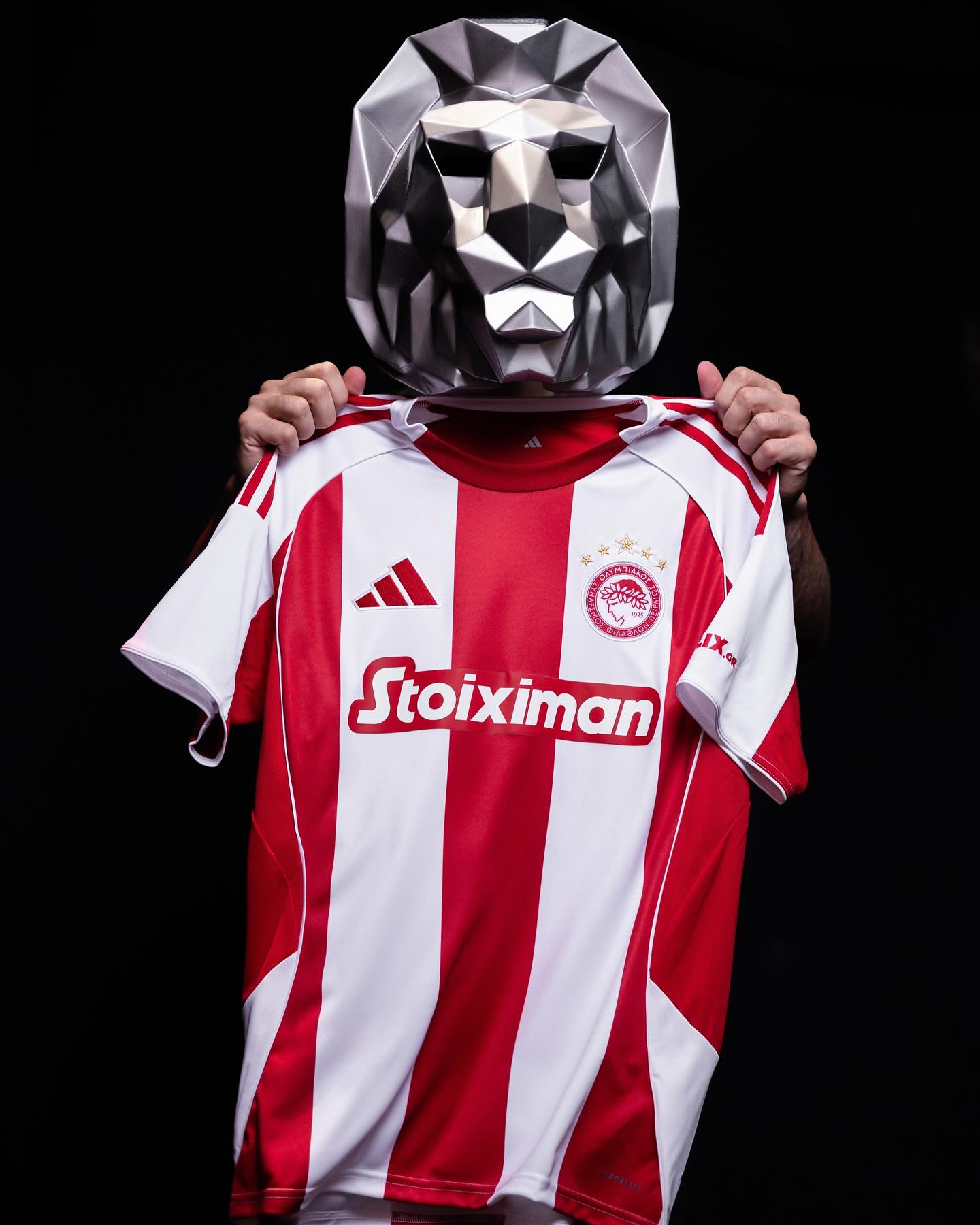 Camisa titular do Olympiacos 2025-2026 é revelada pela adidas