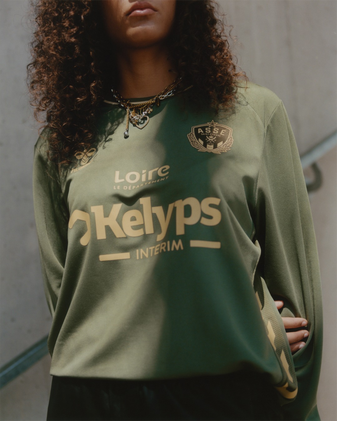 Saint-Étienne e Hummel lançam terceira camisa 2025-2026