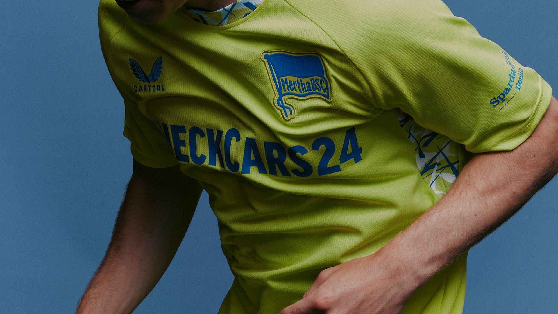 Hertha Berlin lança terceira camisa 2025-2026 assinada pela Castore