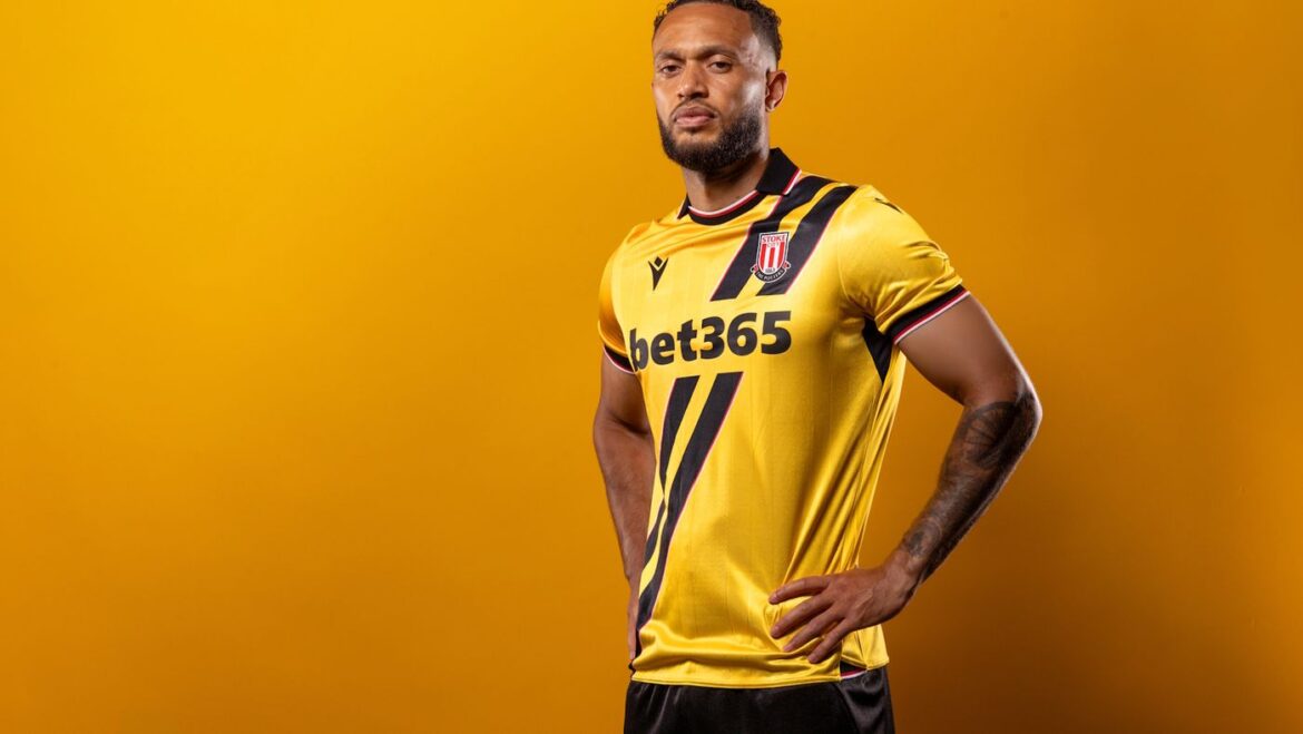Terceira camisa do Stoke City 2025-2026 é lançada pela Macron