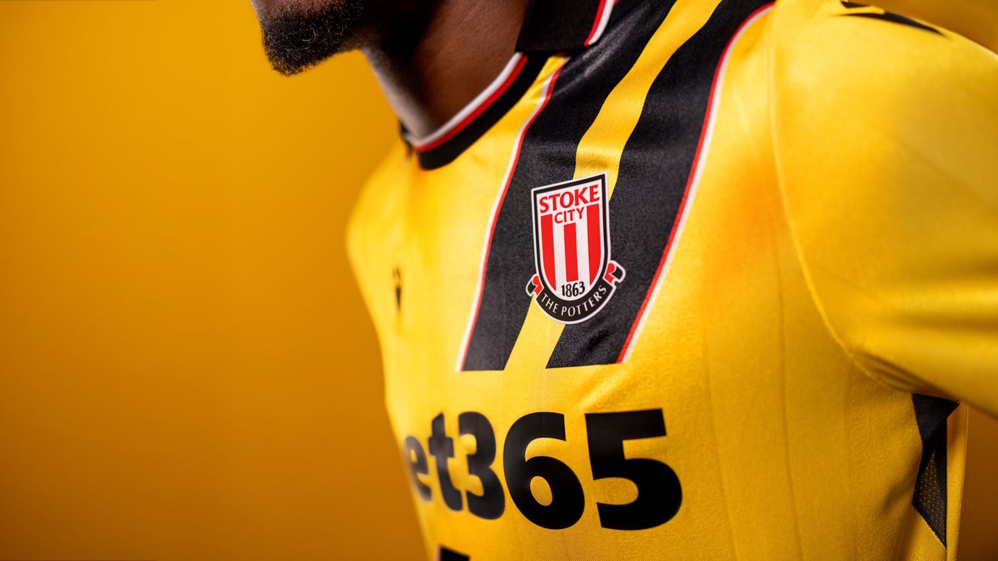 Terceira camisa do Stoke City 2025-2026 é lançada pela Macron