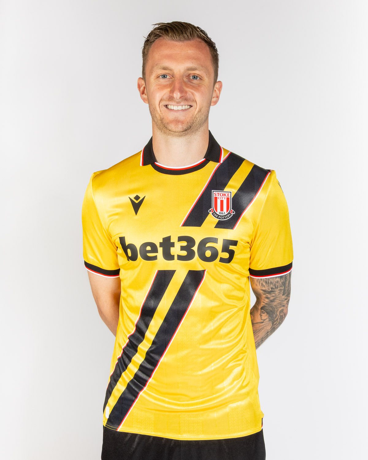 Terceira camisa do Stoke City 2025-2026 é lançada pela Macron