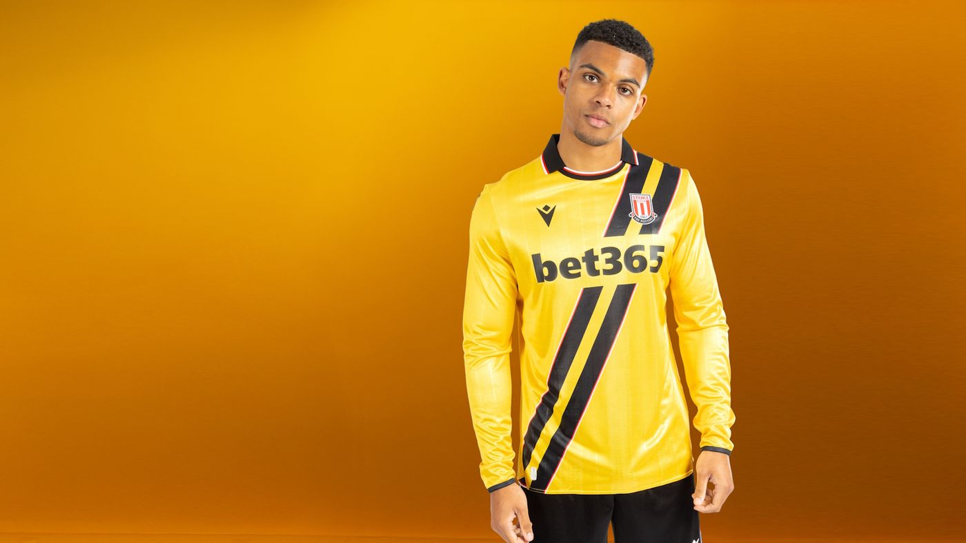 Terceira camisa do Stoke City 2025-2026 é lançada pela Macron
