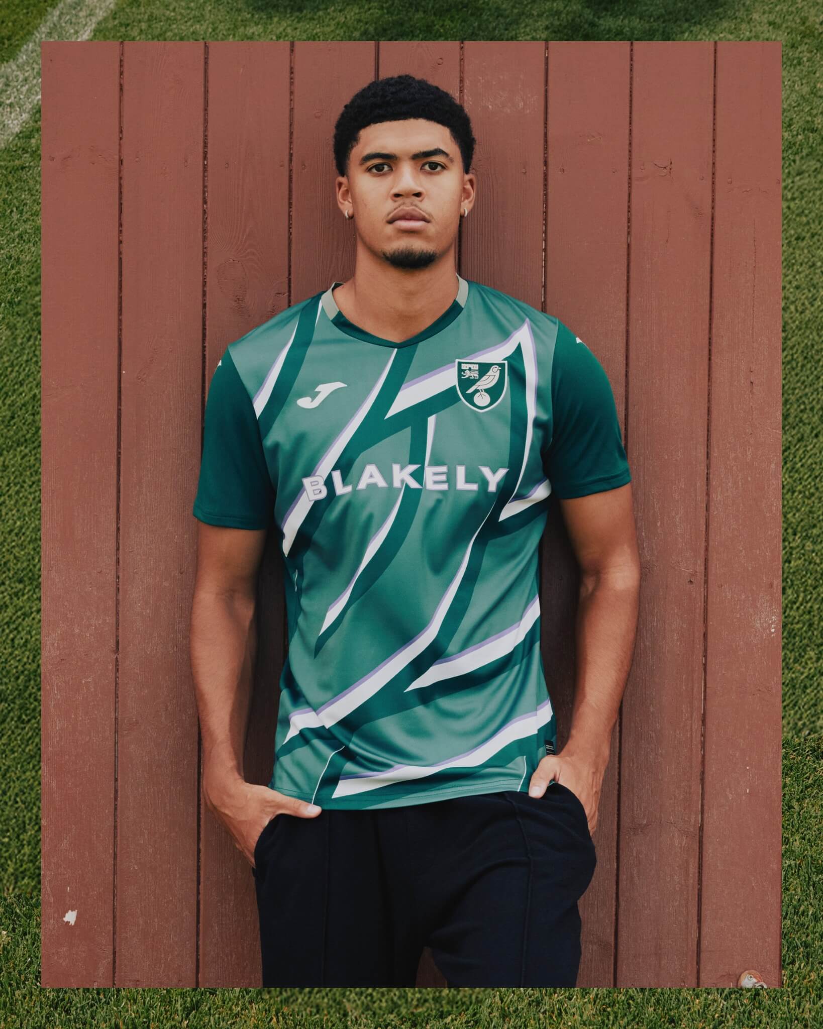 Norwich City lança nova camisa reserva 2025-2026 da JOMA