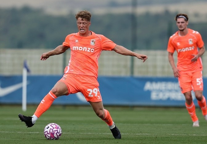 Coventry City FC lança nova camisa reserva da Hummel para 2025-2026