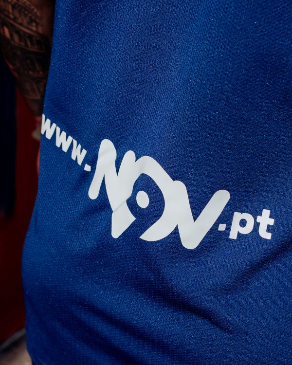 Camisas do CD Santa Clara 2025-2026 são lançadas pela Umbro