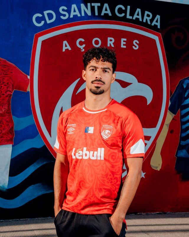 Camisas do CD Santa Clara 2025-2026 são lançadas pela Umbro