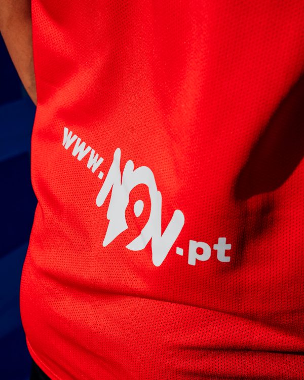 Camisas do CD Santa Clara 2025-2026 são lançadas pela Umbro