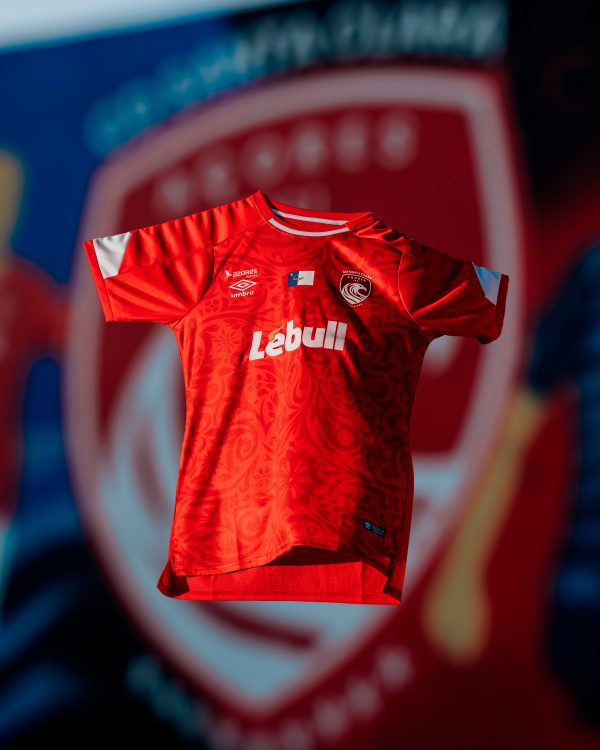 Camisas do CD Santa Clara 2025-2026 são lançadas pela Umbro