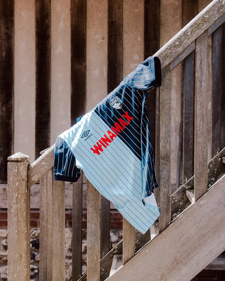 Umbro lança camisa titular 2025-2026 do Havre AC