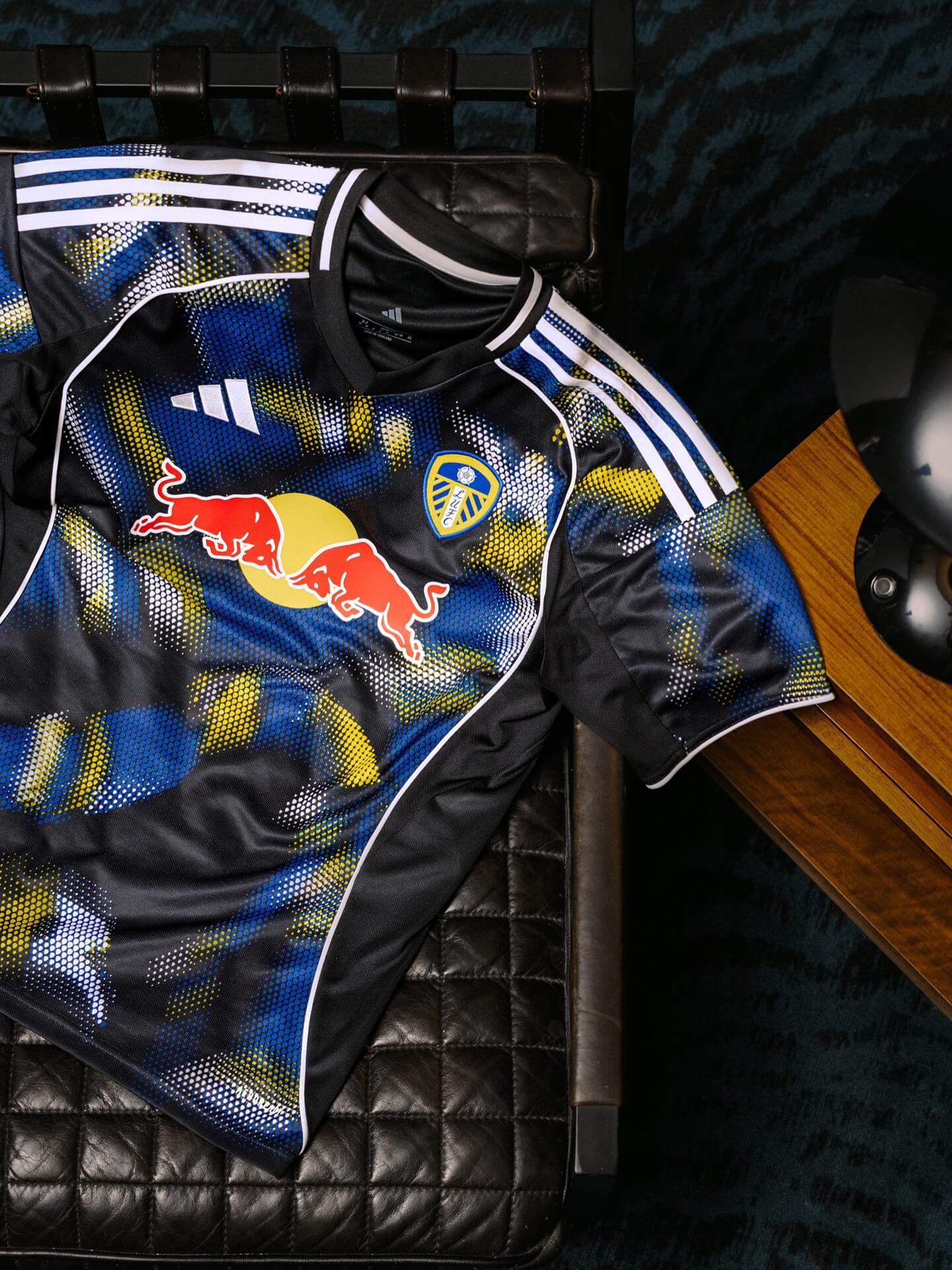 Leeds United e adidas revelam terceira camisa para 2025-2026