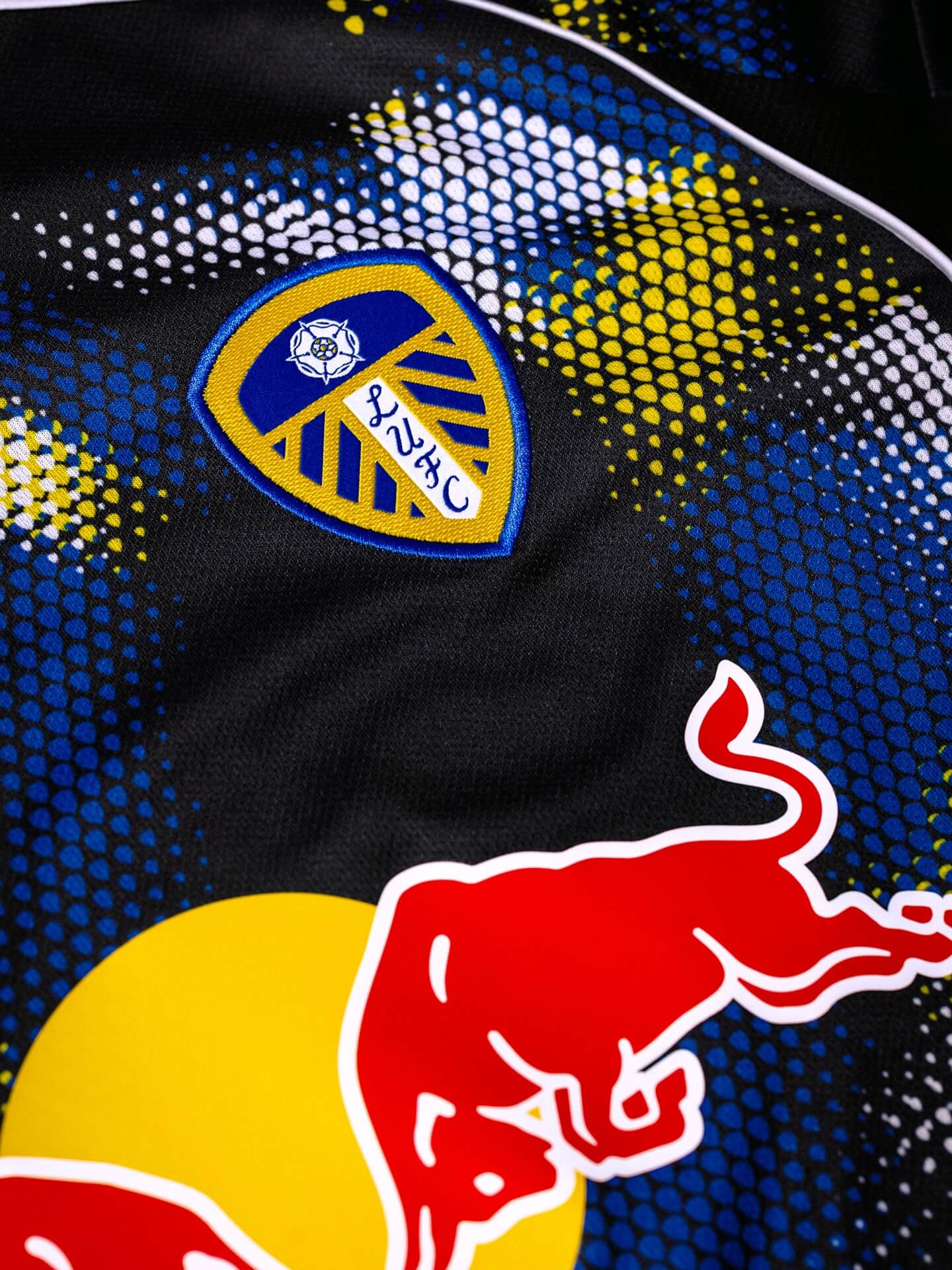 Leeds United e adidas revelam terceira camisa para 2025-2026