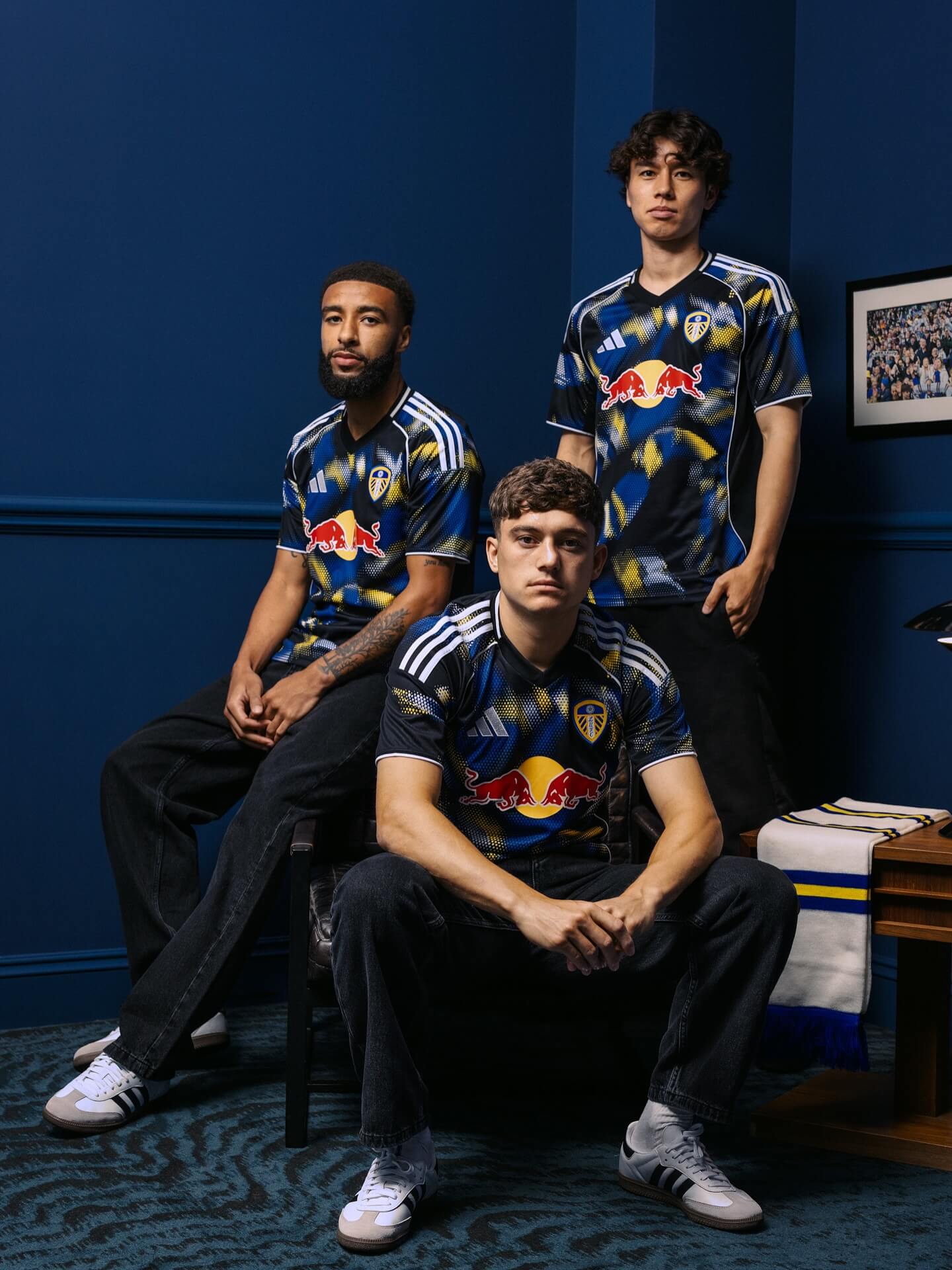Leeds United e adidas revelam terceira camisa para 2025-2026
