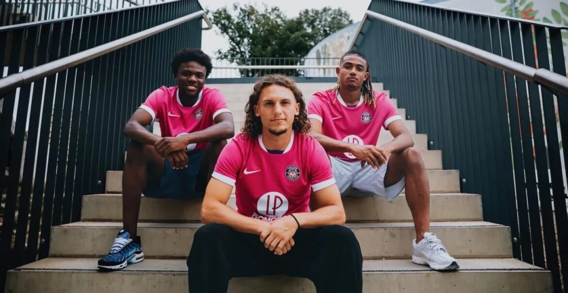 Toulouse FC apresenta nova camisa reserva da Nike para 2025-2026