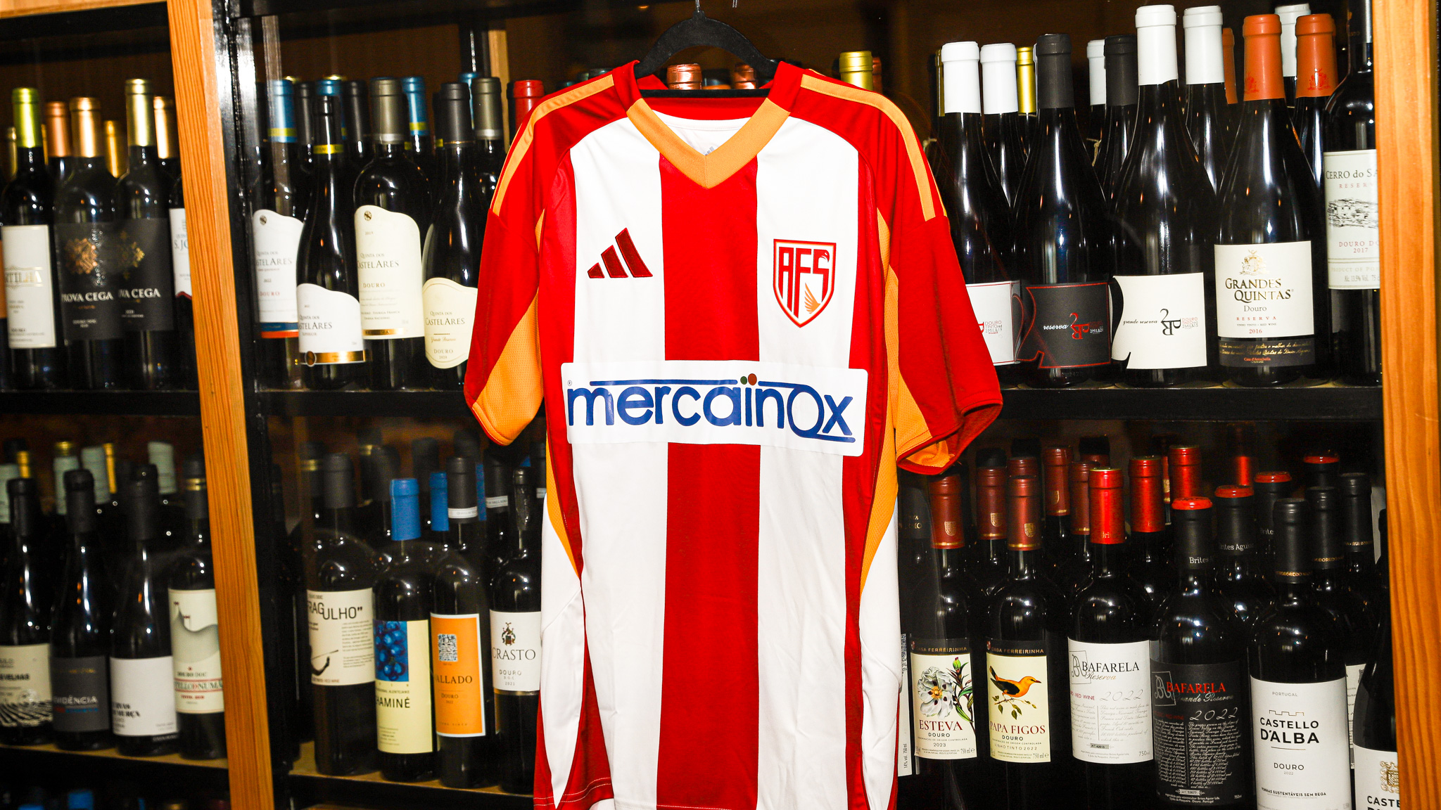 AVS Futebol SAD lança nova camisa titular 2025-2026