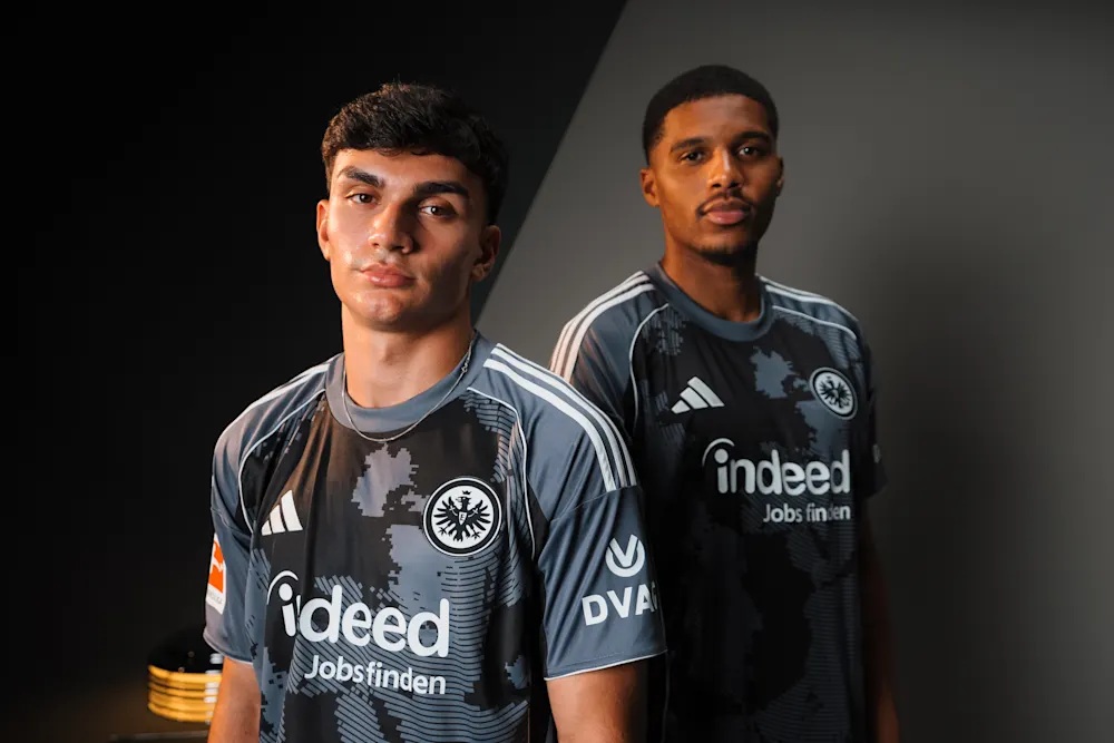 Terceira camisa do Eintracht Frankfurt 2025-2026 é revelada pela adidas
