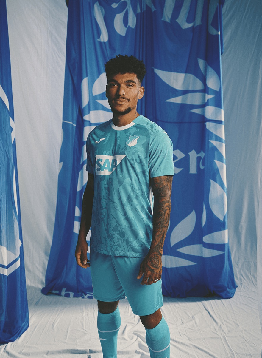 TSG Hoffenheim apresenta nova camisa reserva 2025-2026 inspirada nas bandeiras da torcida