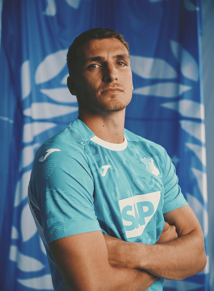 TSG Hoffenheim apresenta nova camisa reserva 2025-2026 inspirada nas bandeiras da torcida