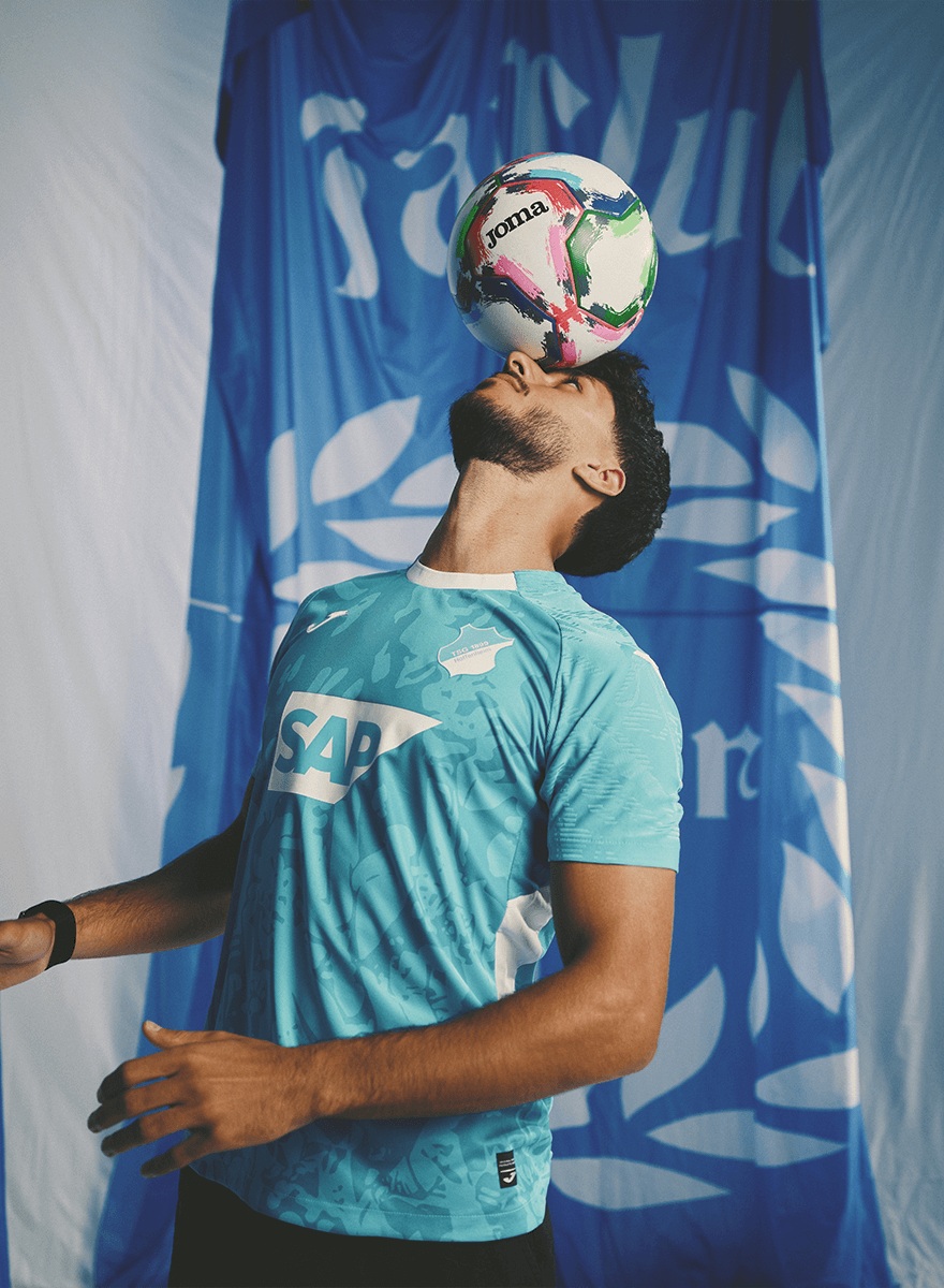 TSG Hoffenheim apresenta nova camisa reserva 2025-2026 inspirada nas bandeiras da torcida