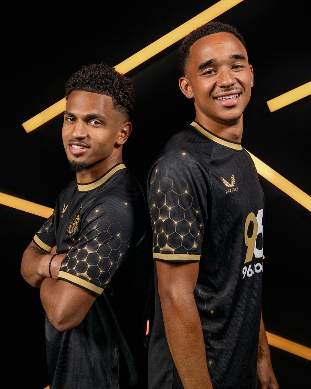 Burnley apresenta nova terceira camisa 2025-2026 com inspiração nas abelhas