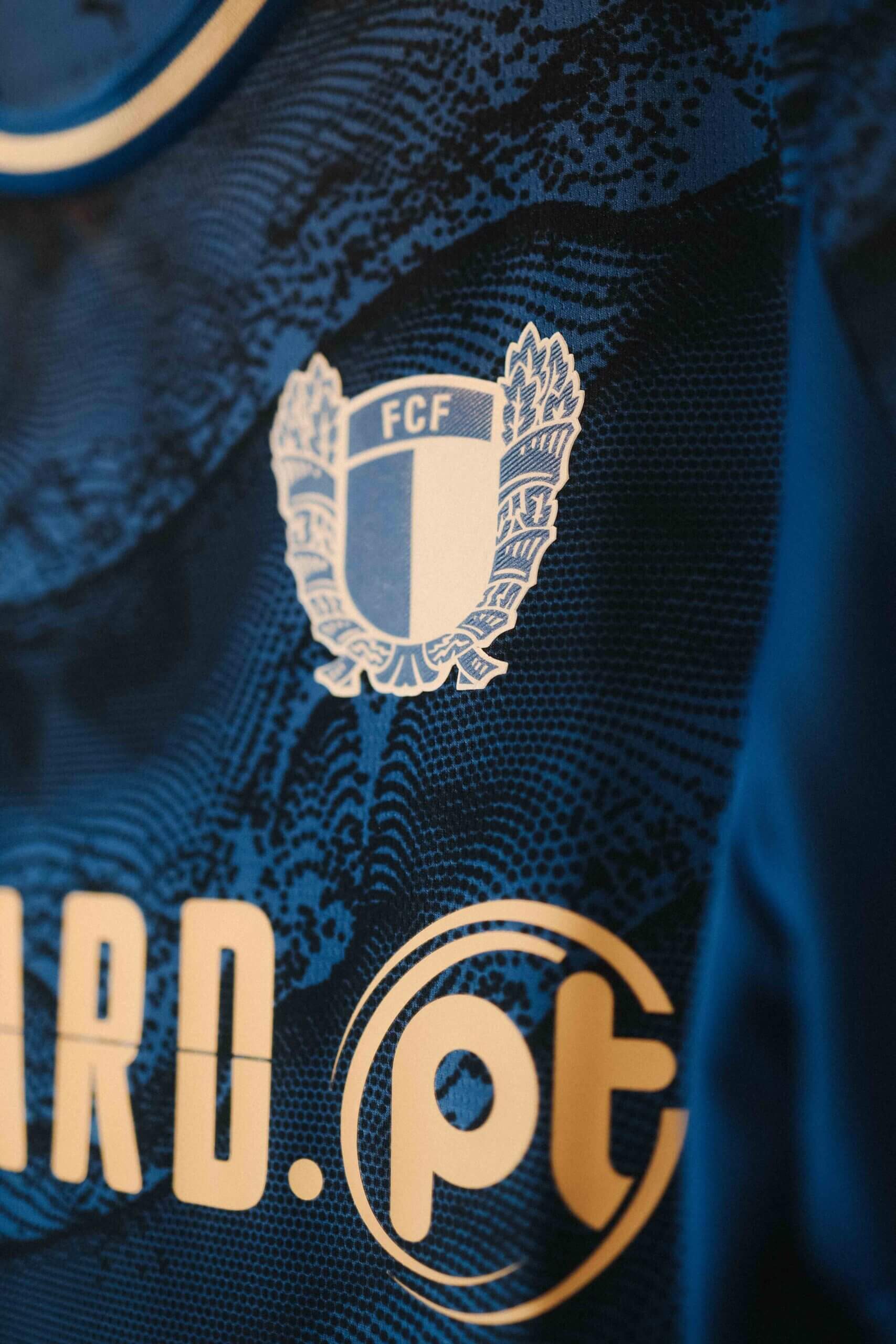 PUMA revela novas camisas do Famalicão 2025-2026