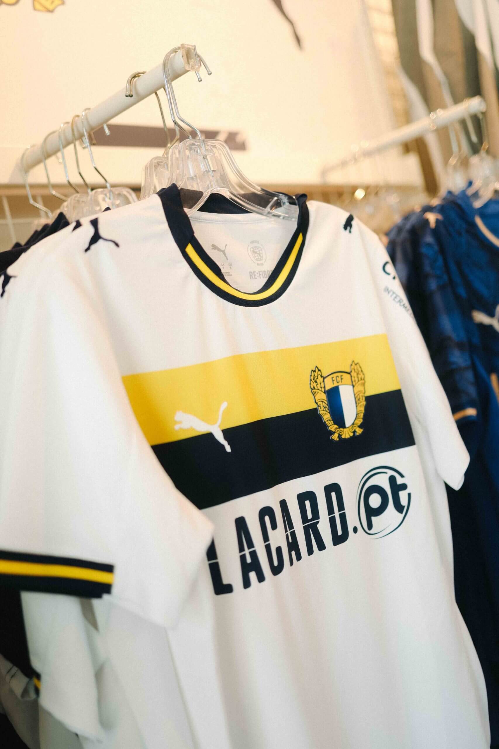 PUMA revela novas camisas do Famalicão 2025-2026