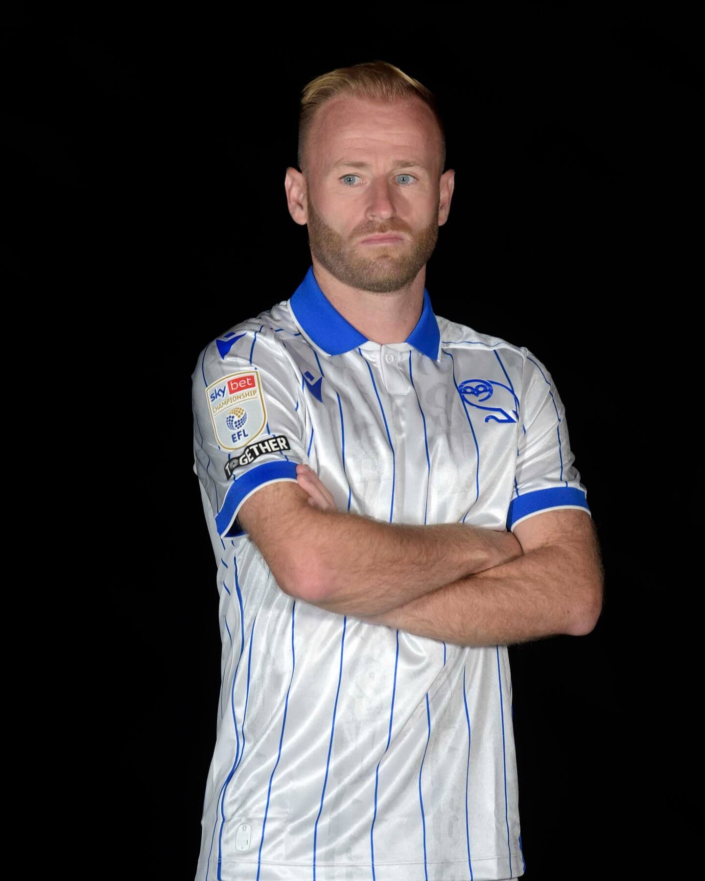 Sheffield Wednesday e Macron lançam camisas reservas para 2025-2026