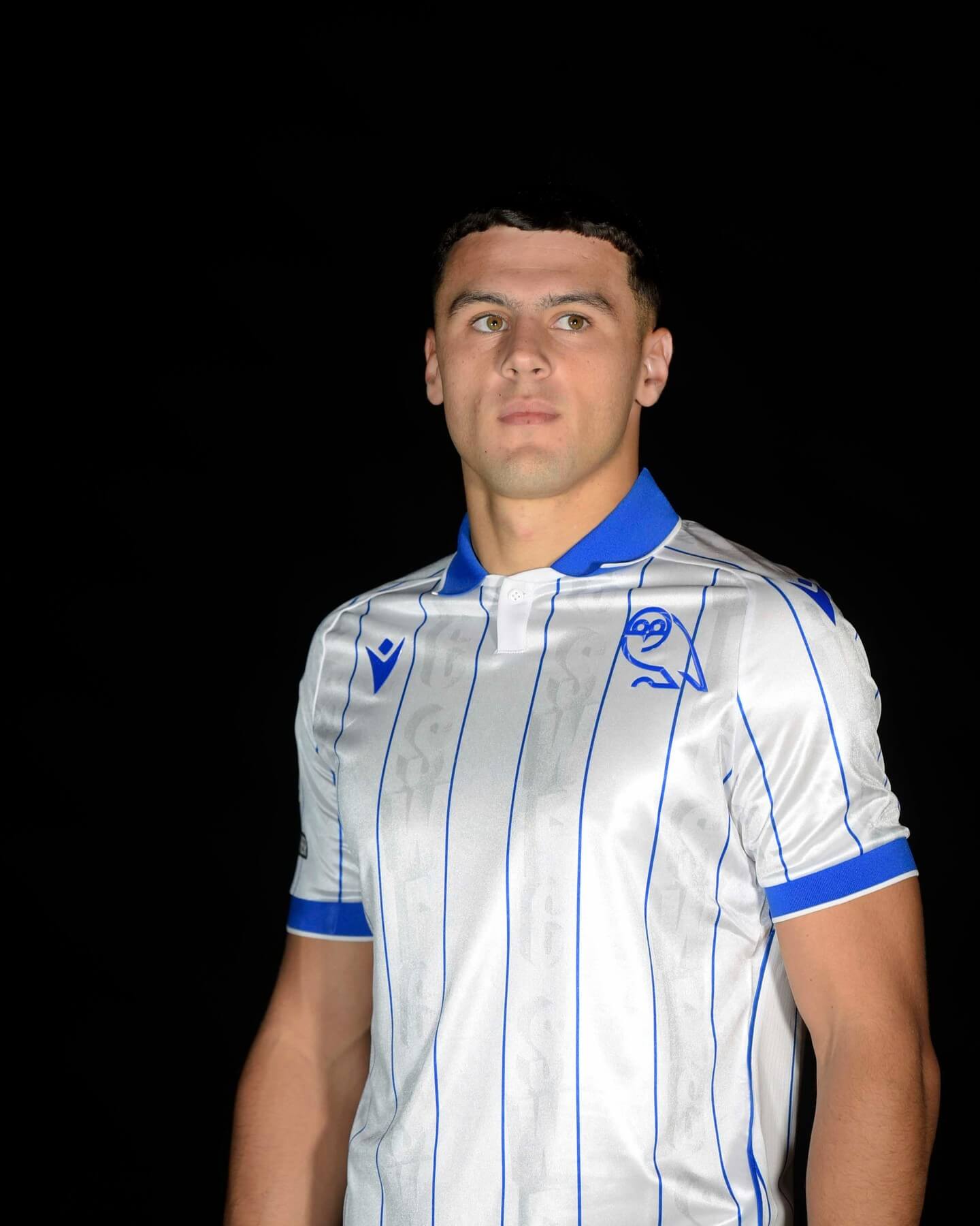 Sheffield Wednesday e Macron lançam camisas reservas para 2025-2026