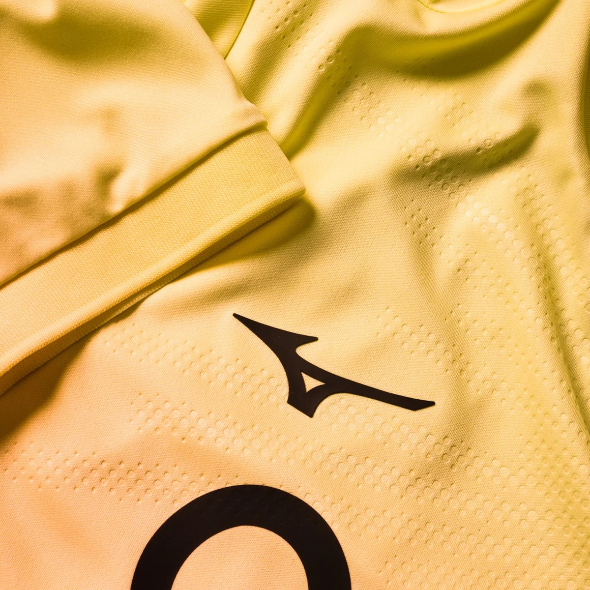 AS Monaco lança sua nova terceira camisa 2025-2026, com raios de Sol