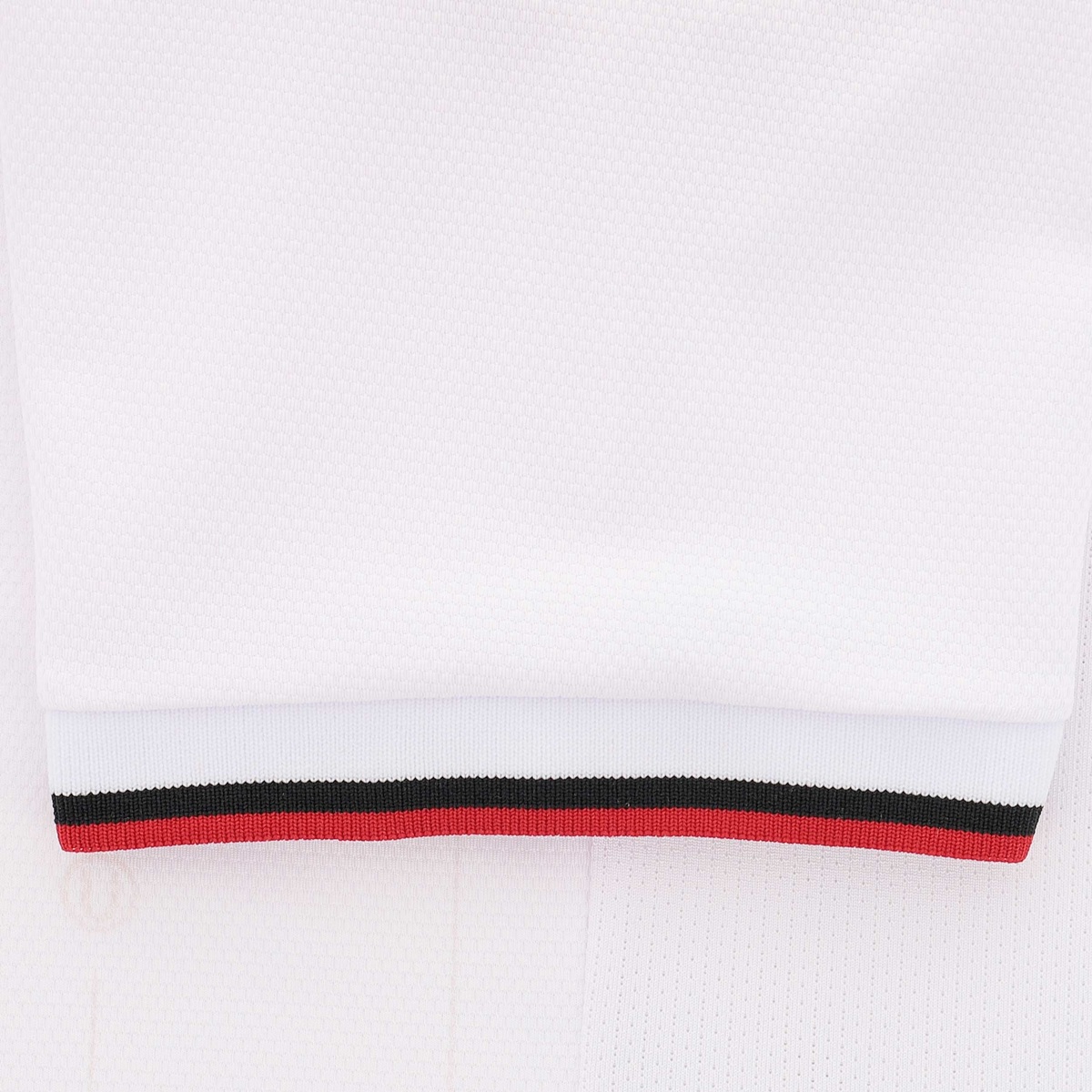 Camisa de 101 anos do Universitario Deportes é revelada pela Marathon