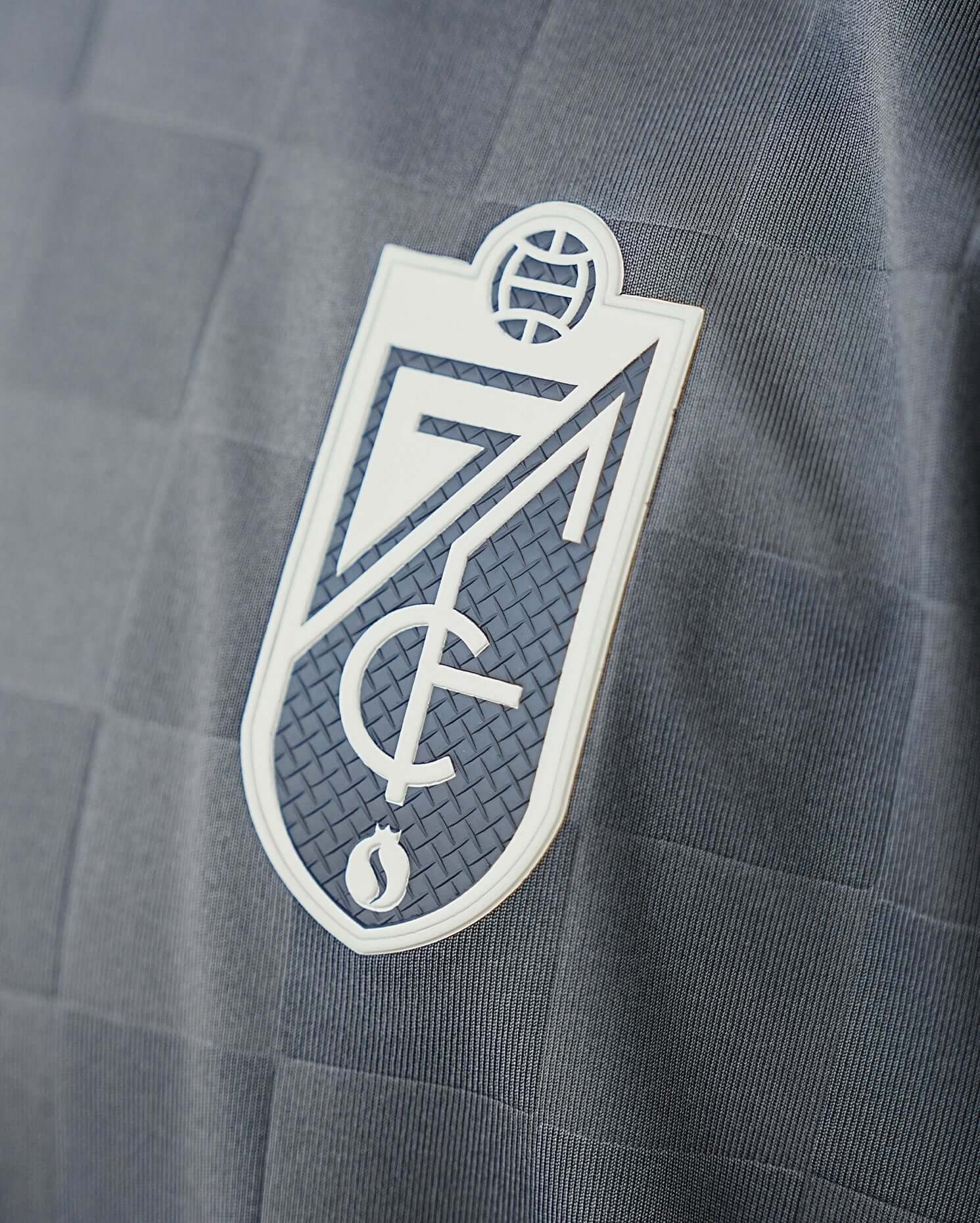 Terceira camisa do Granada CF 2025-2026 é revelada pela adidas