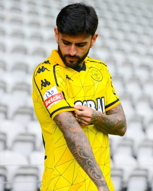 CD Nacional e Kappa lançam camisa reserva 2025-2026