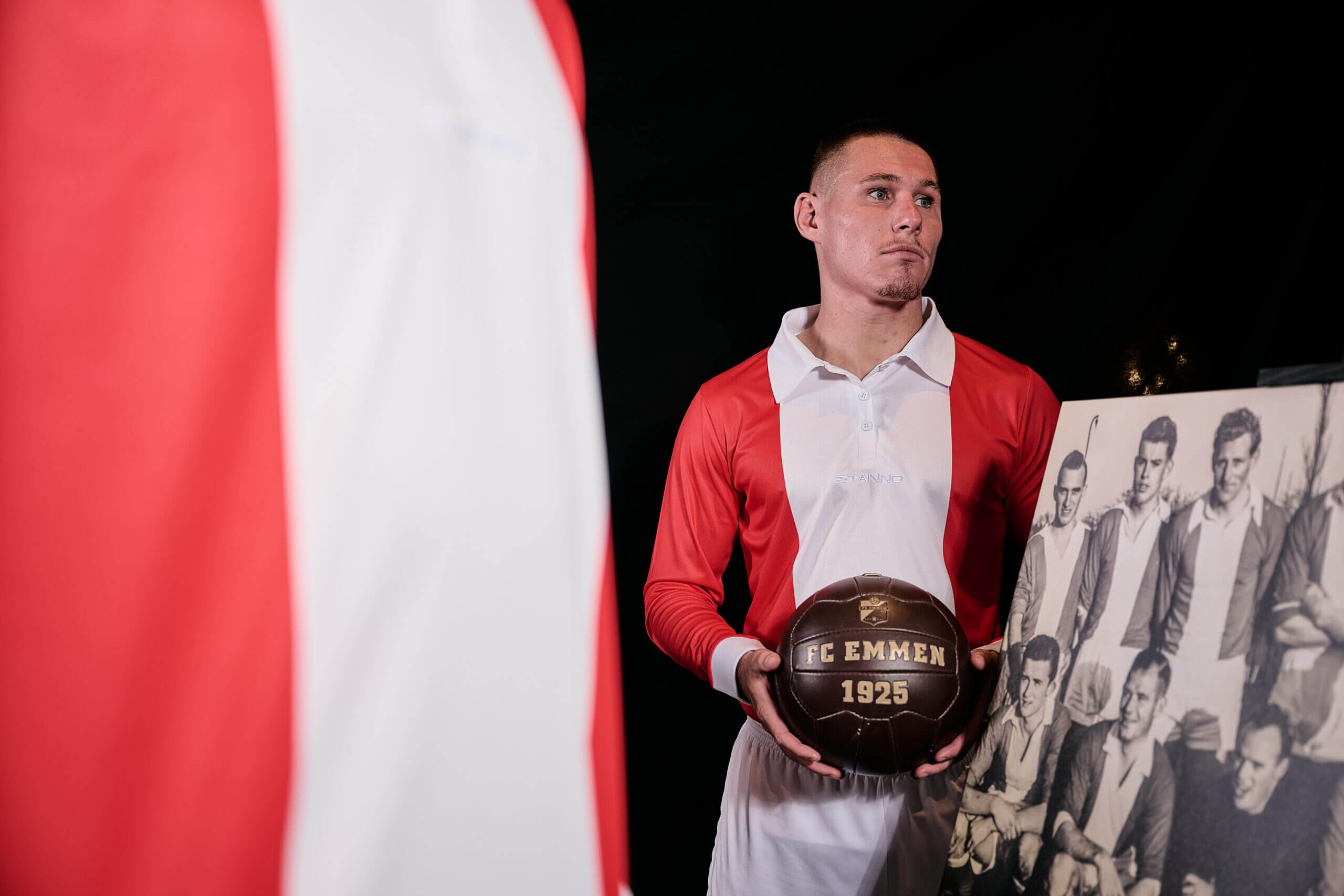 FC Emmen lança camisa de 100 anos