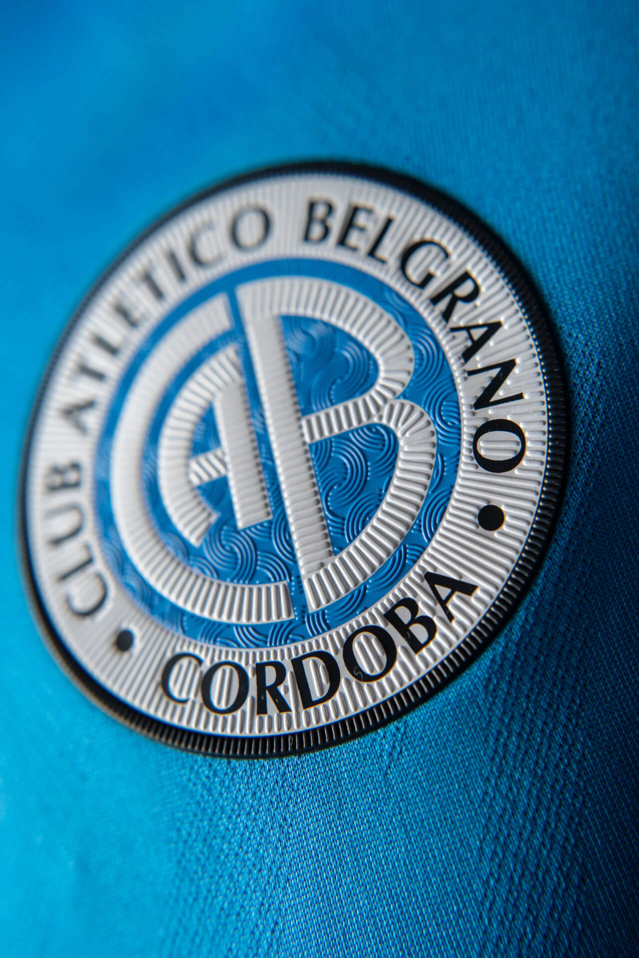 Camisas do Club Belgrano 2025-2026 são apresentadas pela Umbro