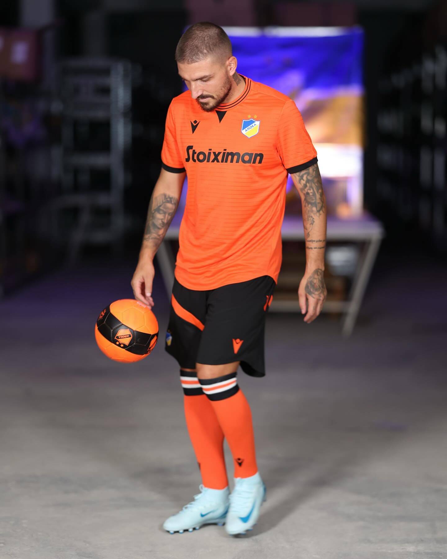 Camisas do APOEL FC 2025-2026 são reveladas pela Macron