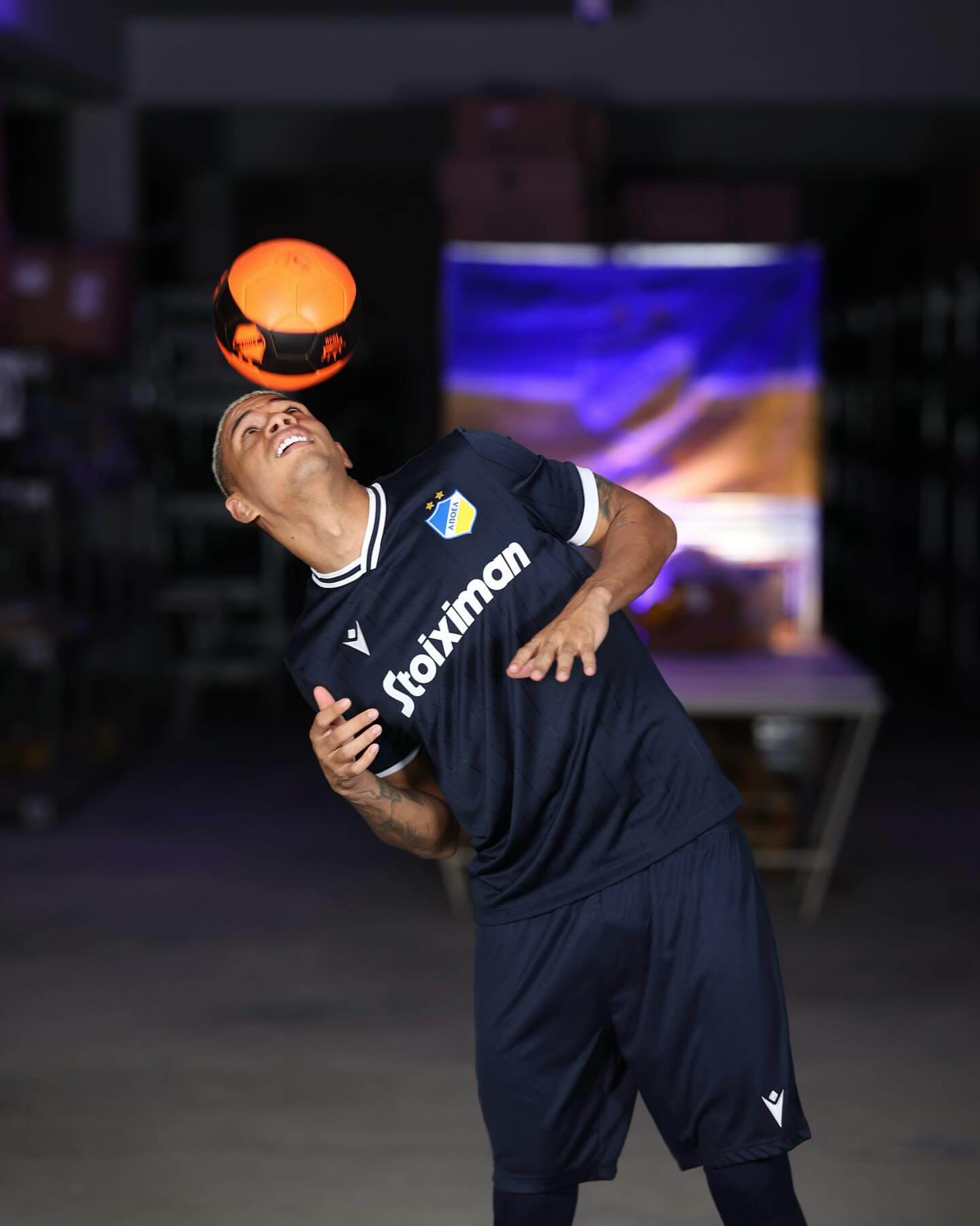 Camisas do APOEL FC 2025-2026 são reveladas pela Macron