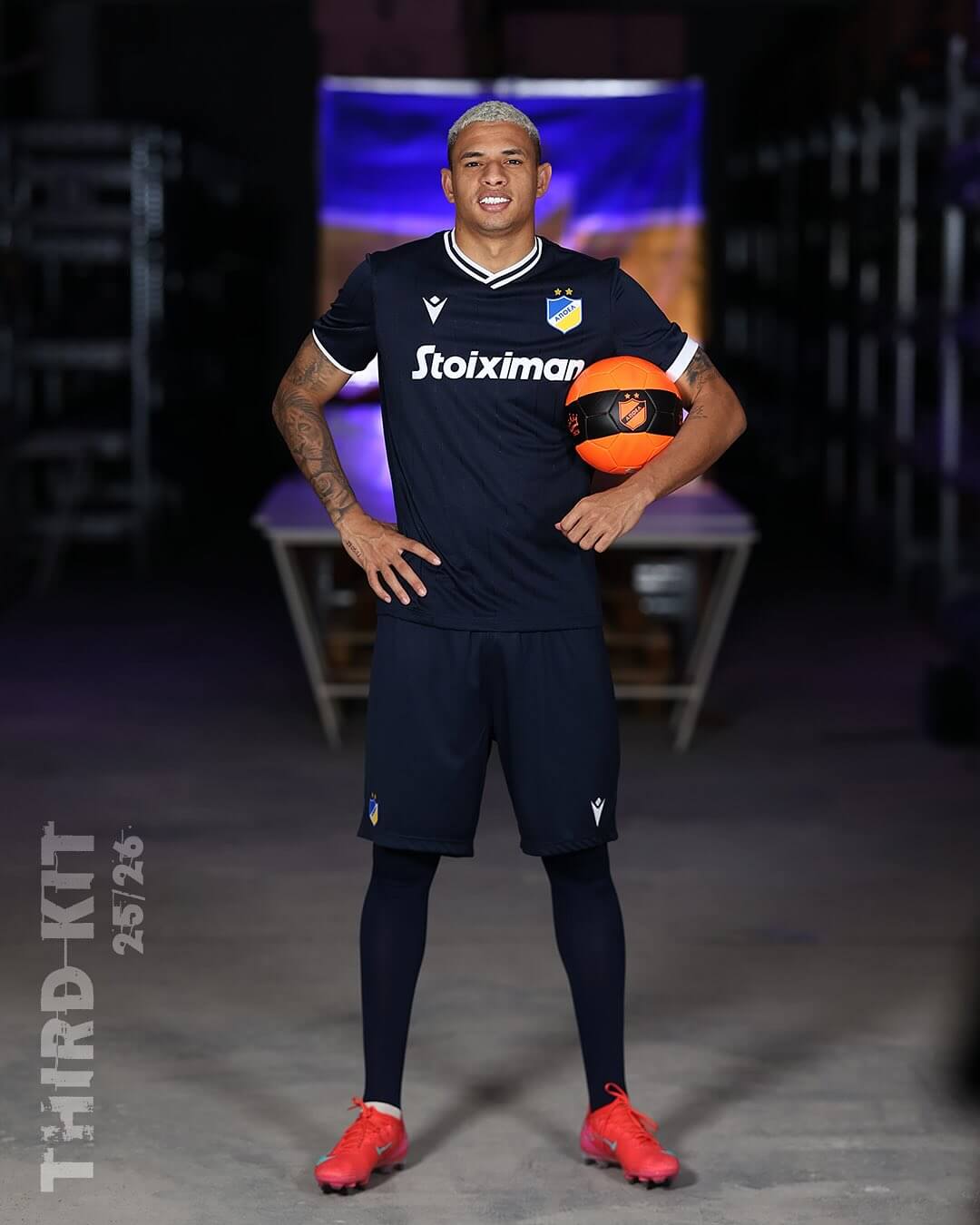 Camisas do APOEL FC 2025-2026 são reveladas pela Macron