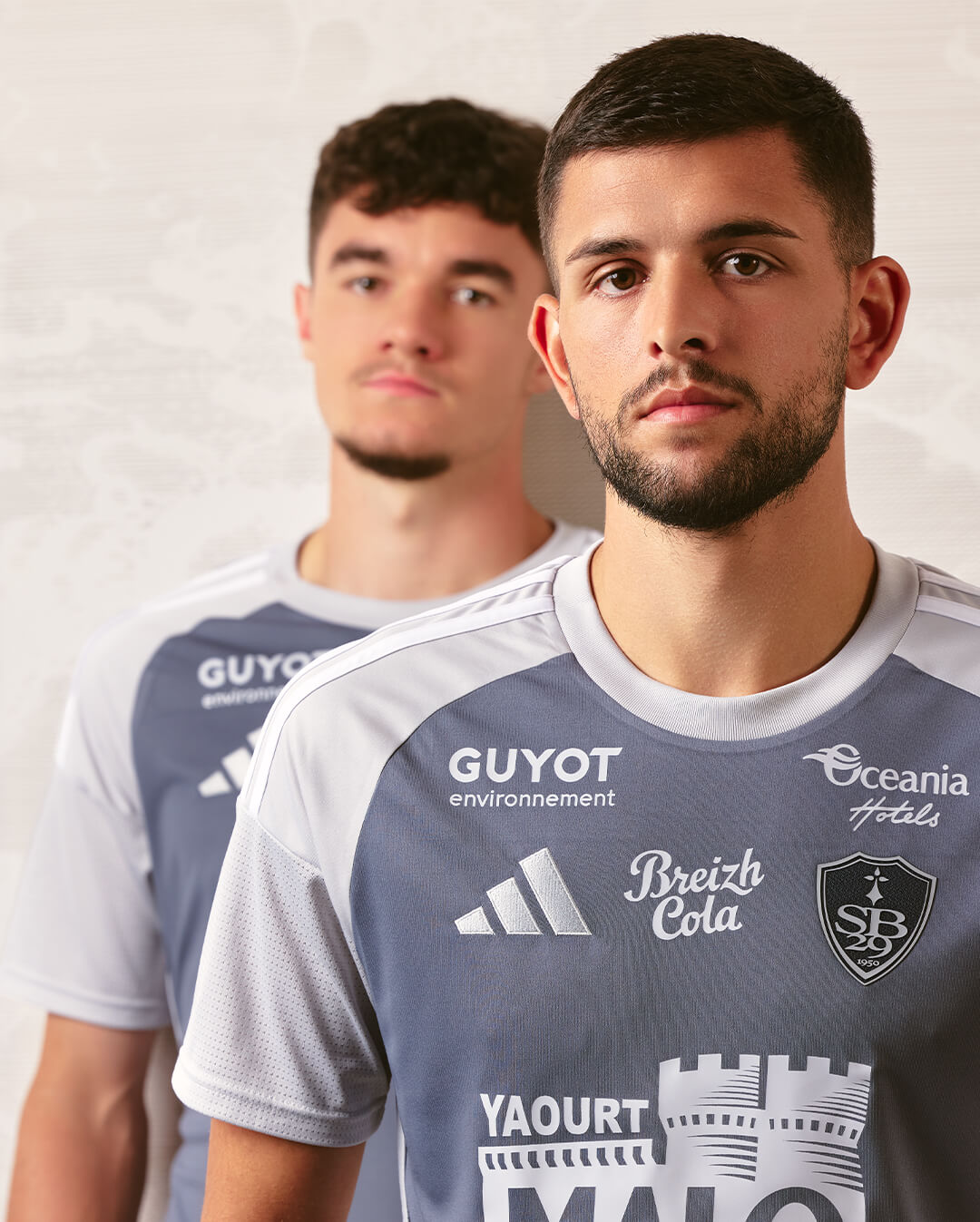 Terceira camisa do Stade Brestois 2025-2026 é lançada pela Adidas