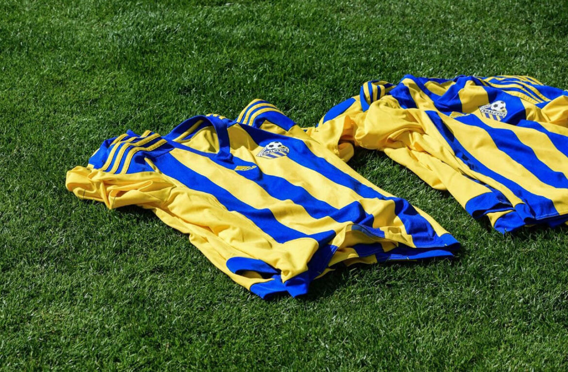 Dos Uniformes de Futebol Antigos aos Modernos