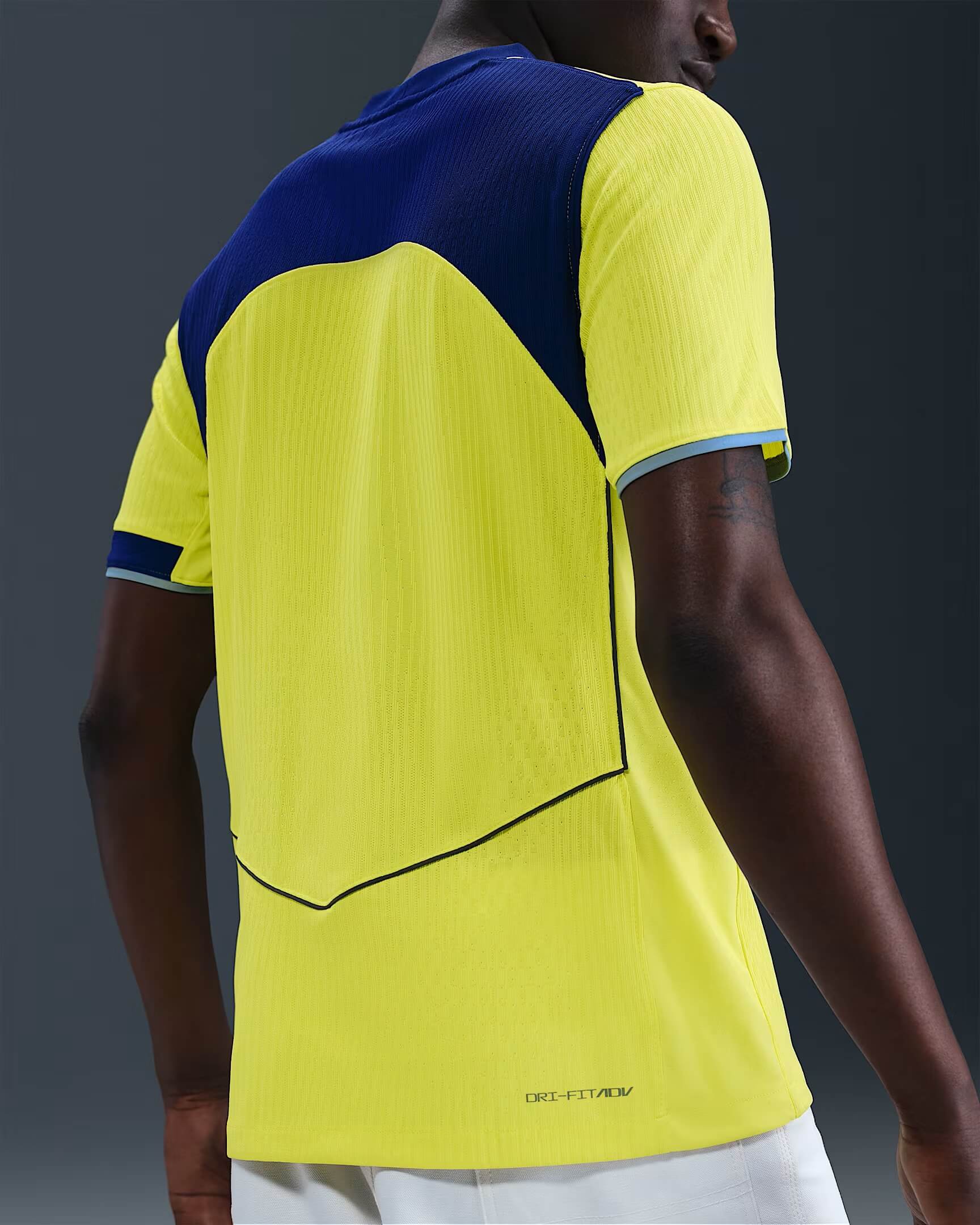 Nike revela nova terceira camisa do Tottenham 2025-2026