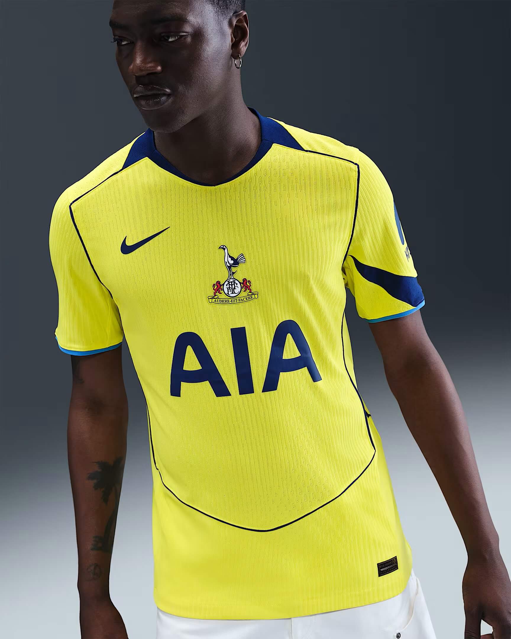 Nike revela nova terceira camisa do Tottenham 2025-2026