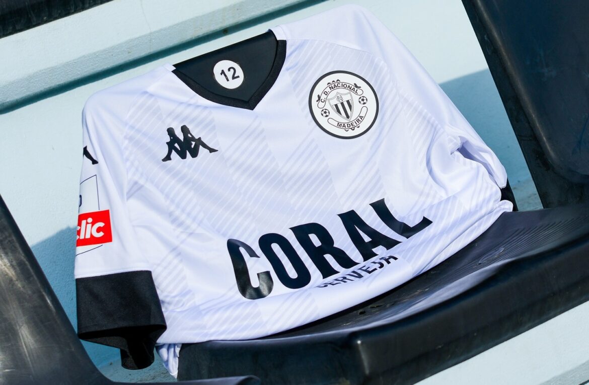 CD Nacional e Kappa lançam terceira camisa 2025-2026