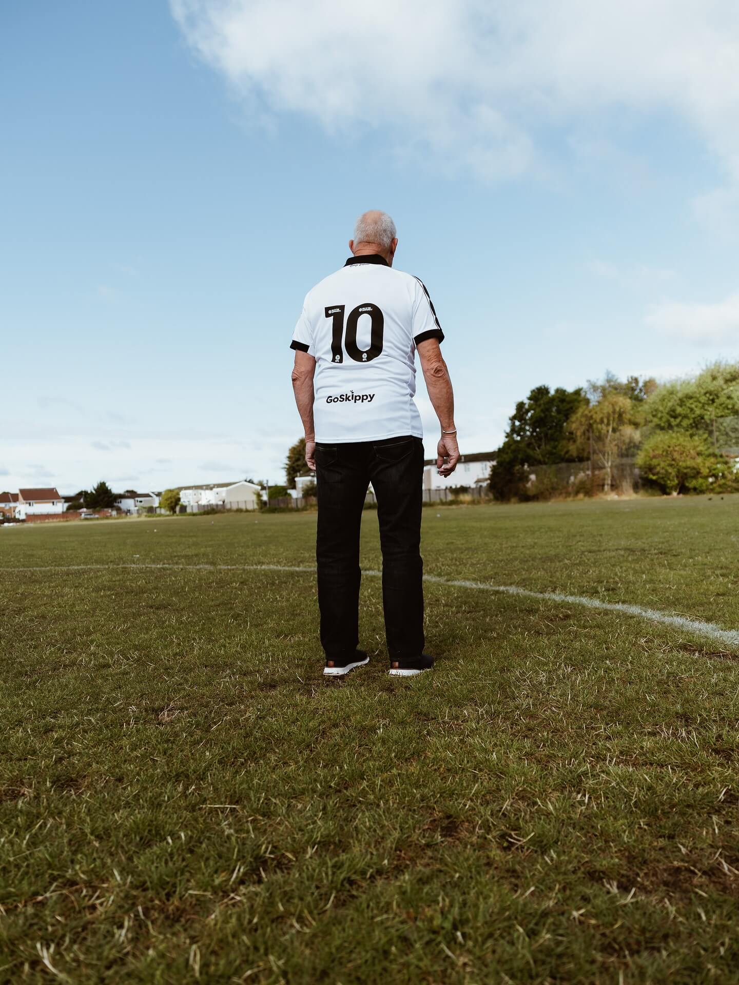 Camisa reserva do Bristol City 2025-2026 é lançada pela O'Neills