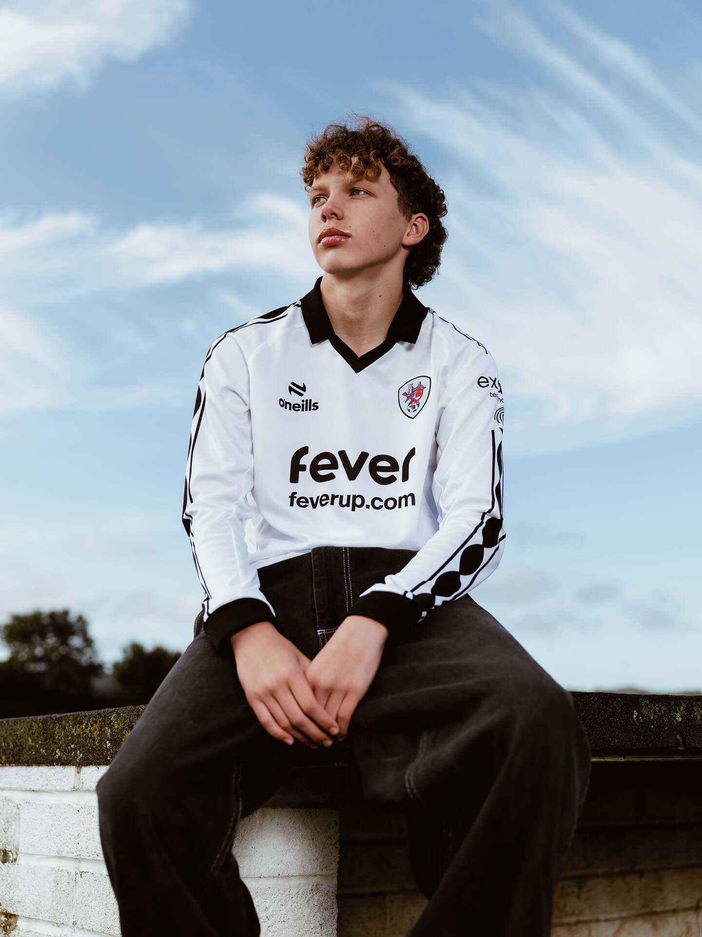 Camisa reserva do Bristol City 2025-2026 é lançada pela O'Neills