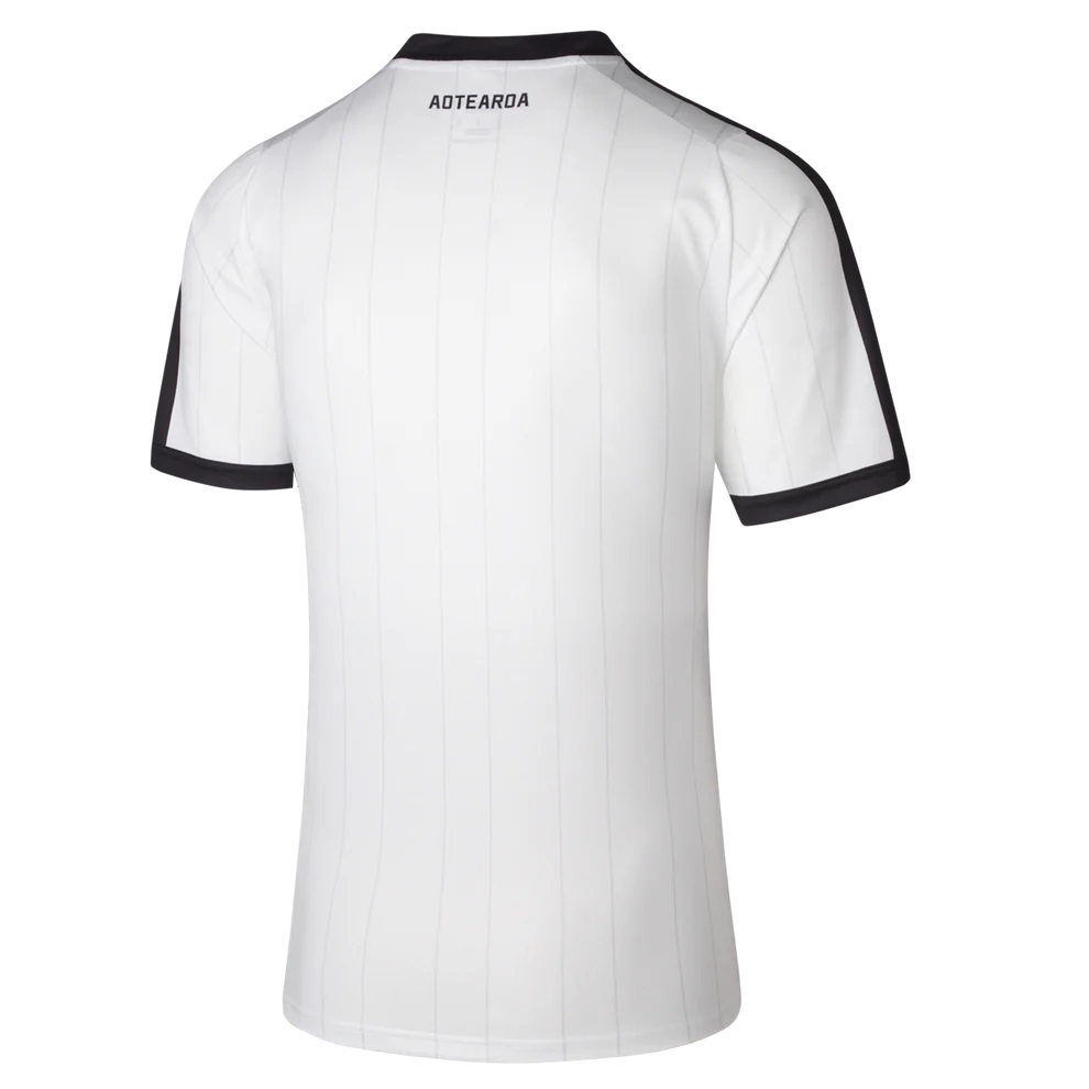 PUMA lança camisas retrô 1982 para a Nova Zelândia