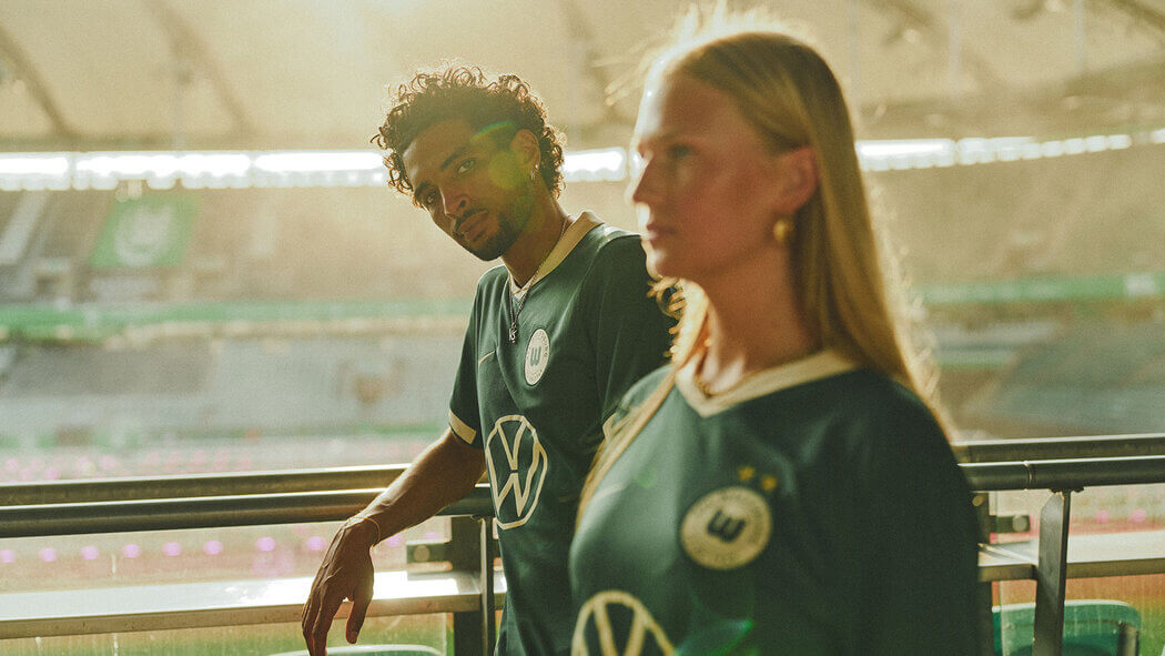 Wolfsburg lança camisa de 80 anos em edição limitada