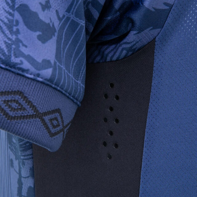 Terceira camisa do Grêmio 2025-2026 é lançada pela Umbro